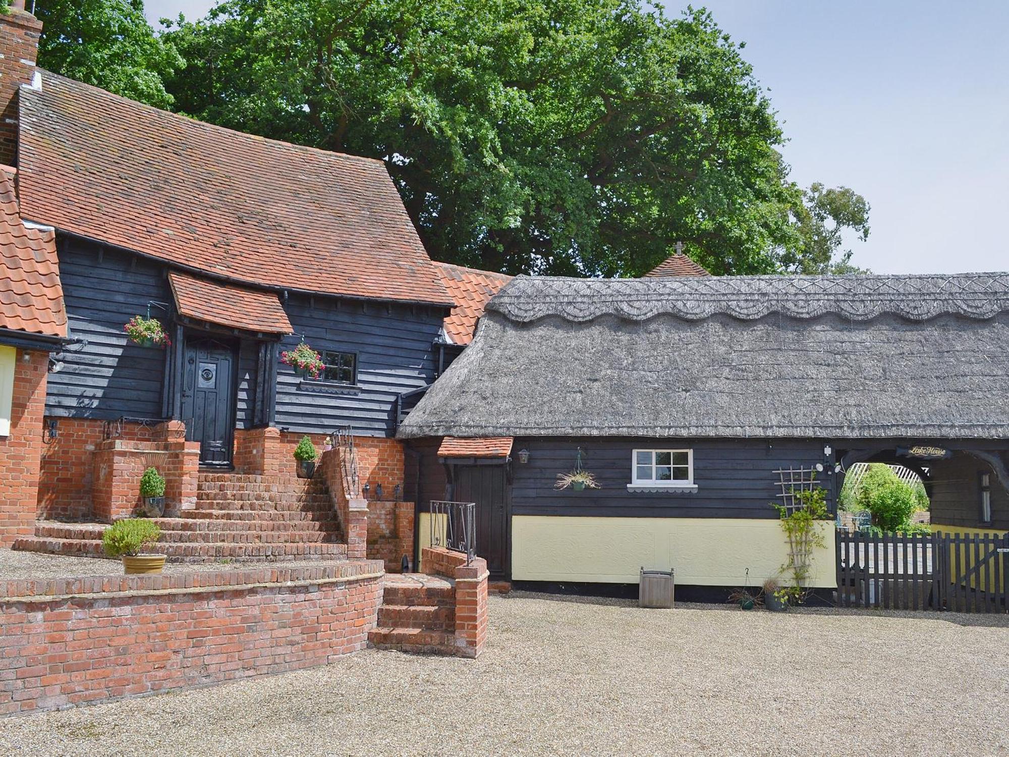 Lake House Cottage Finchingfield Екстериор снимка